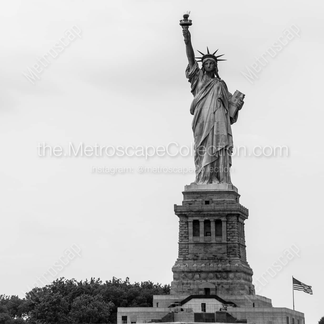 The Statue of Liberty on top of Fort Wood architecture black and white Pictures The Statue of Liberty on top of Fort Wood architecture black and white Pictures square crop