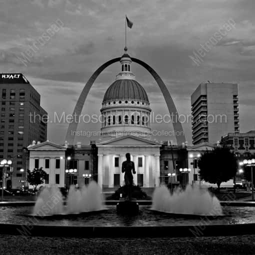 The Gateway Arch over the Old Courthouse -- St Louis Black and White Framed Photos