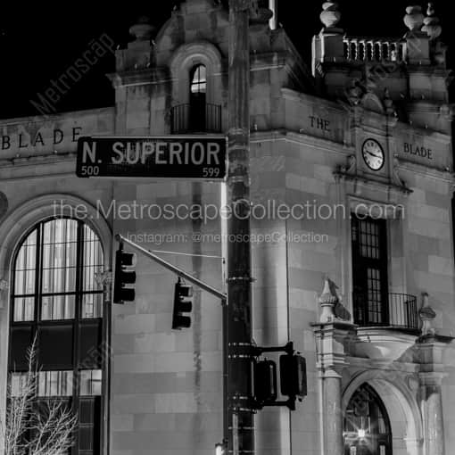 Toledo Framed Photos of Blocking a Street Light with the Superior Street at the Toledo Blade Building Blocking a Street Light with the Superior Street at the Toledo Blade Building -- Toledo Black and White Framed Photos