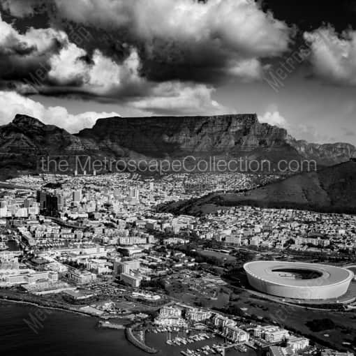 Matte Black WOOD Framed Black and White Cape Town Photograph: Die Kaapstad stadskom en Skyline in a Square Matte Black Wood Frame