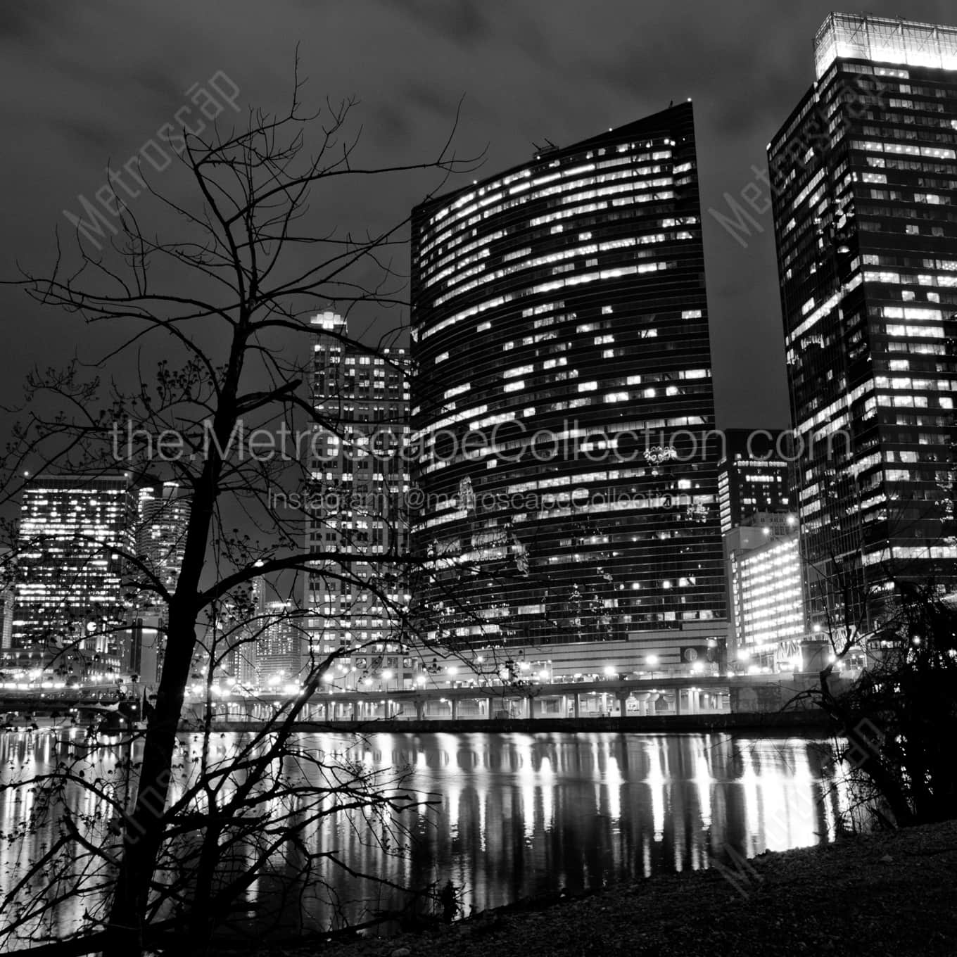 333 West Wacker Building Reflects into the Chicago River landscape black and white Photography 333 West Wacker Building Reflects into the Chicago River landscape black and white Photography square crop