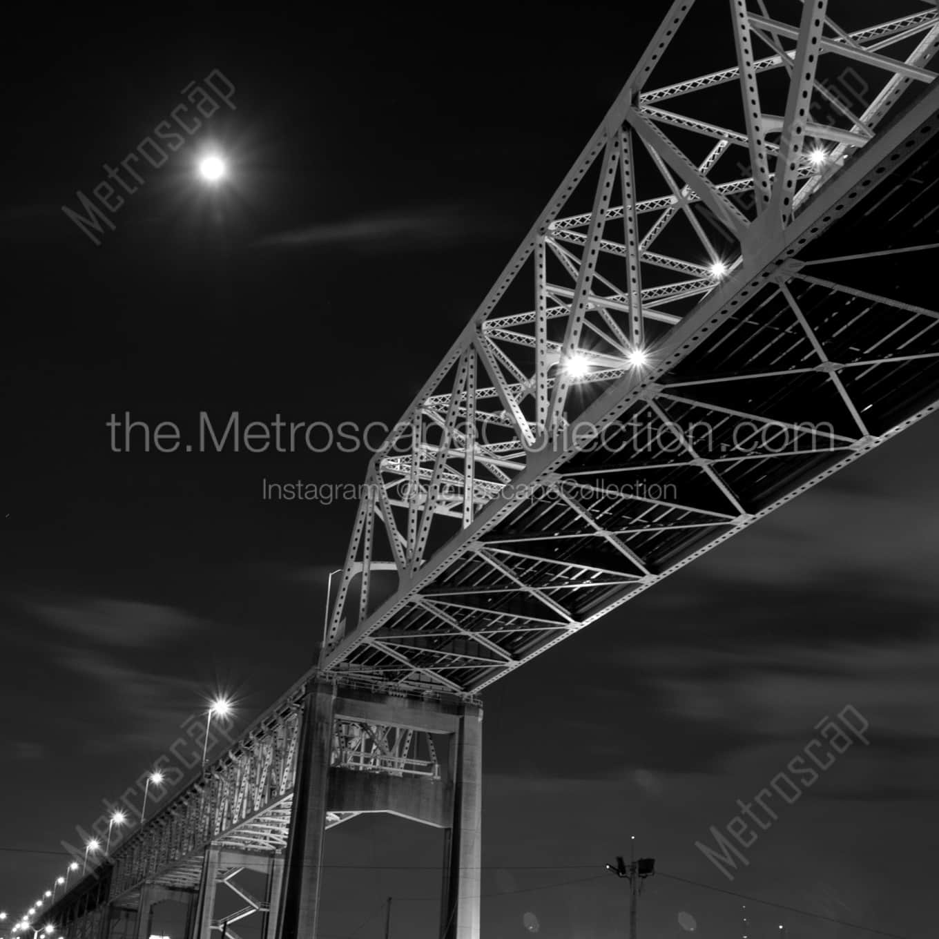 US-90 AKA the Westbank Expressway landscape black and white Photography US-90 AKA the Westbank Expressway landscape black and white Photography square crop