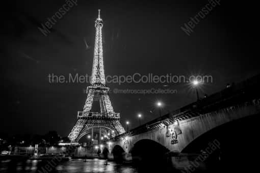 Le Tour Eiffel -- Paris Black and White Photography