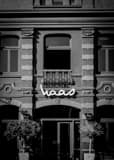 Vertical Haas Coffee Shop on Buitenkant black and white Photos
