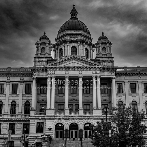 syracuse black and white The Onondaga County Courthouse