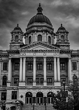 Vertical Onondaga County Courthouse black and white