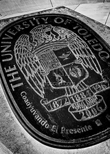 Vertical Utoledo Seal black and white