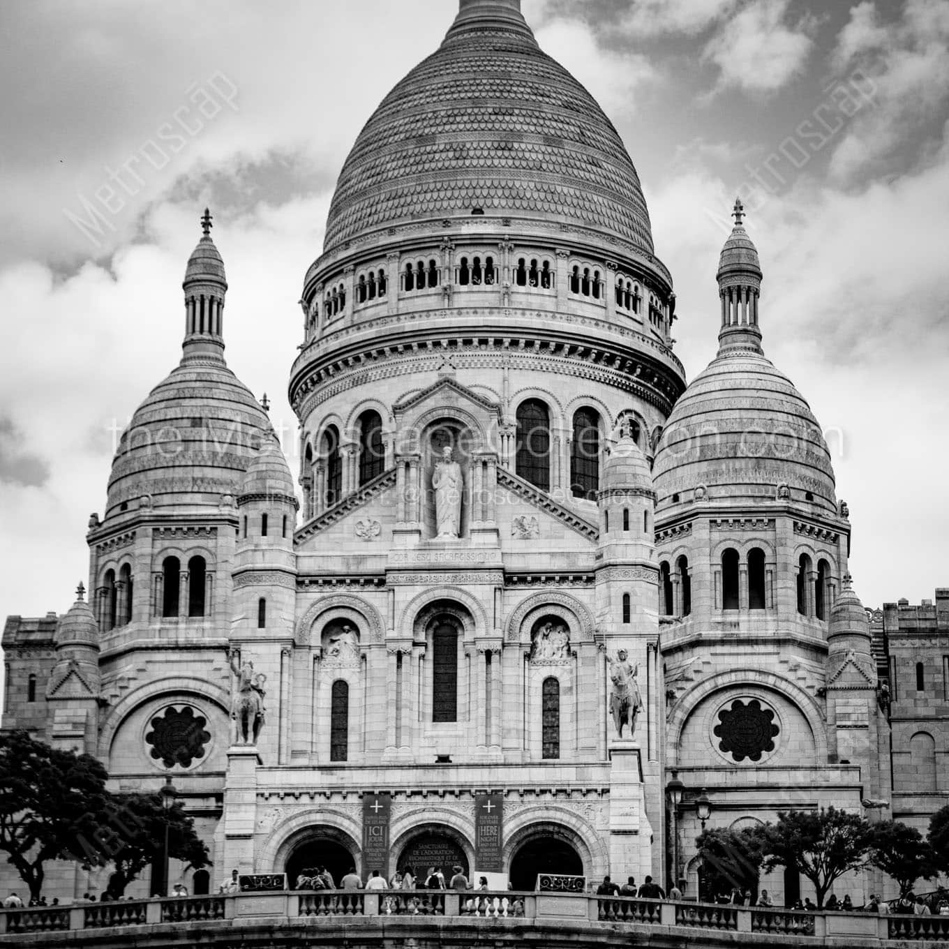 The Sacre Coeur on Montmartre Wall Art square crop